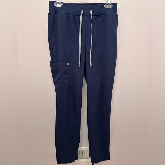 Fabletics Navy Scrub Set - Picture 3 of 12